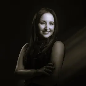Stephanie Wössner LMZ BW Portrait