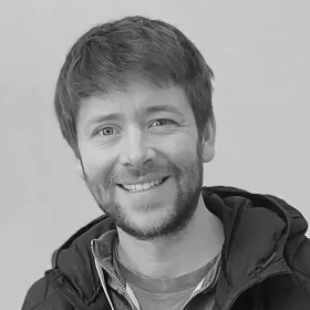 Bild_Joshua_Dohmen_Universität_Koblenz_schwarzweiß_Portrait